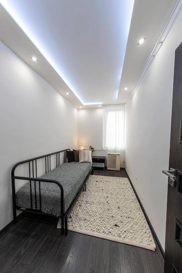 Spacious 3-Room Apartment With Free Parking 布达佩斯 外观 照片
